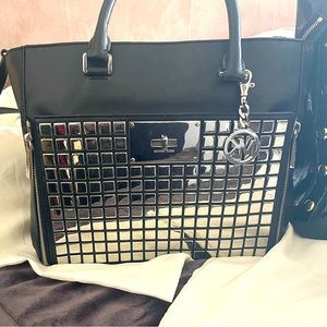 24 hr sale 🔥 🚨🔥Limited  👜Michael kors mirror large satchel